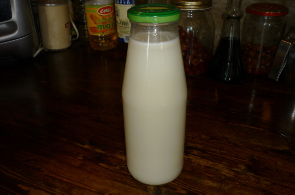 Il latte di avena pronto da bere